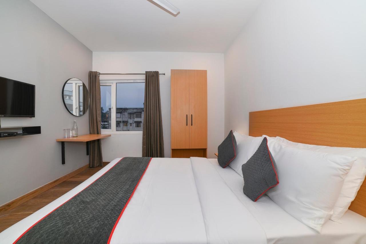 Vaccinated Staff- Oyo Townhouse 384 Nk Hotels Dispur Exteriör bild