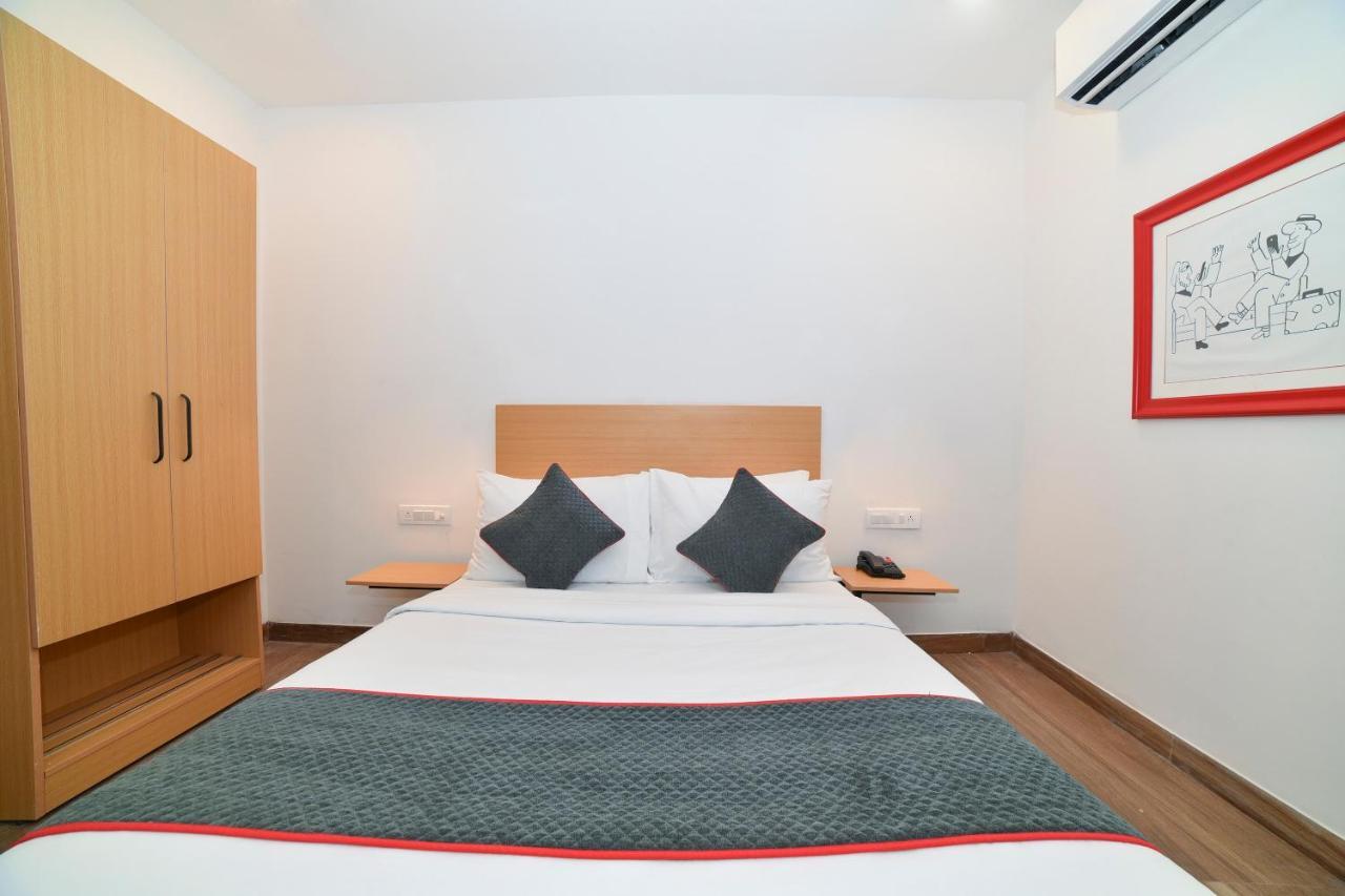 Vaccinated Staff- Oyo Townhouse 384 Nk Hotels Dispur Exteriör bild