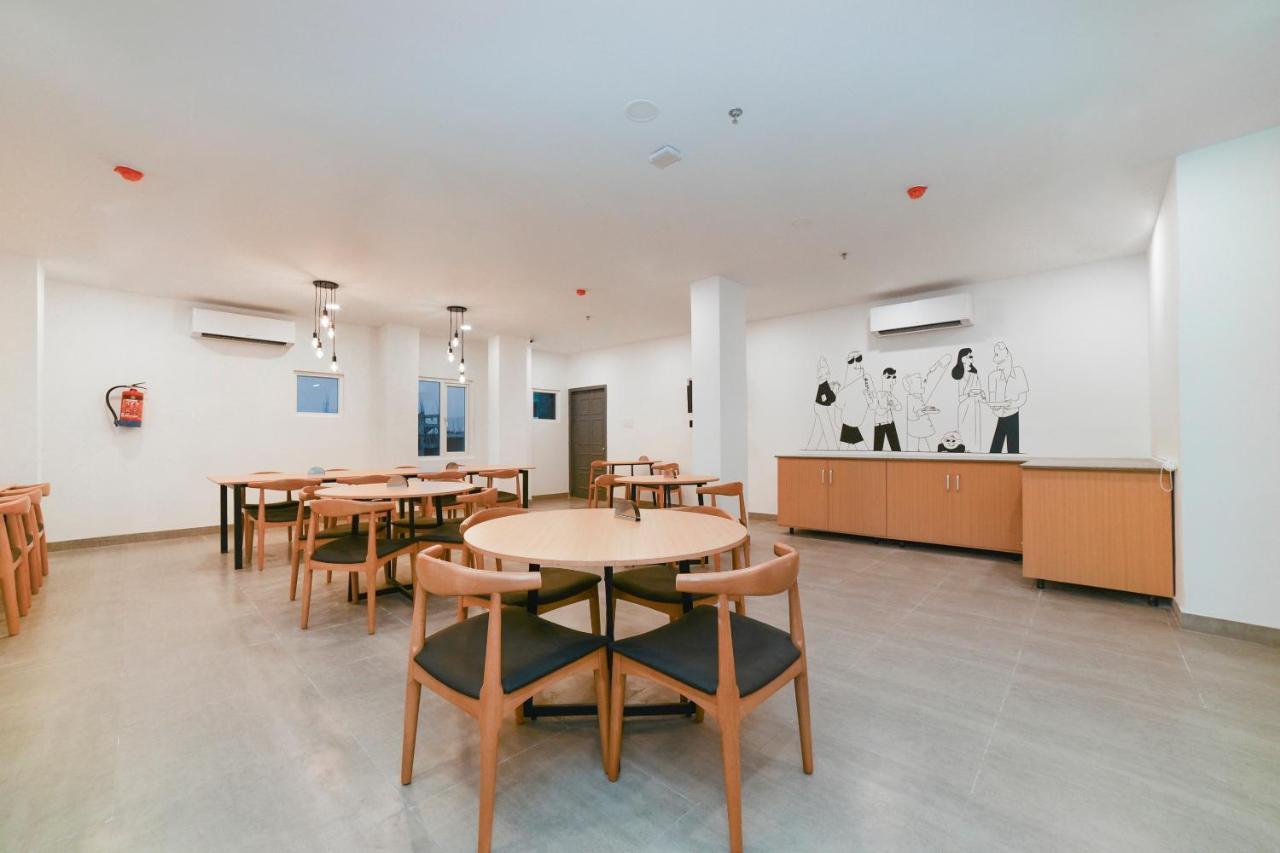 Vaccinated Staff- Oyo Townhouse 384 Nk Hotels Dispur Exteriör bild