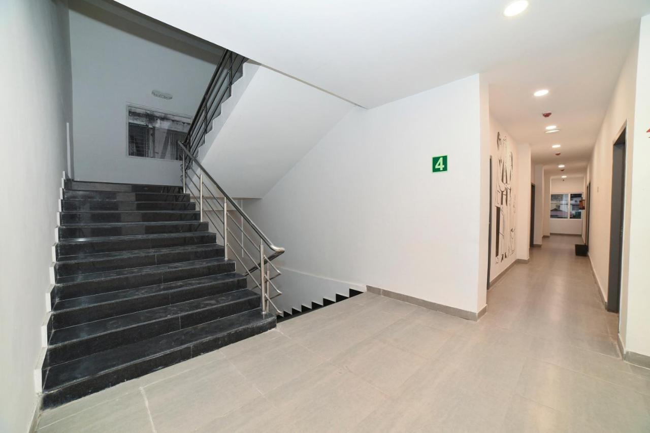 Vaccinated Staff- Oyo Townhouse 384 Nk Hotels Dispur Exteriör bild